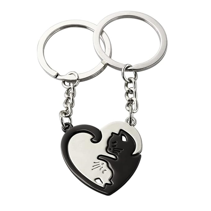 Cute Hug Cat Keychain – Patchwork Heart Keyring for Couples, Lovers, Bags & Car Accessories Gift